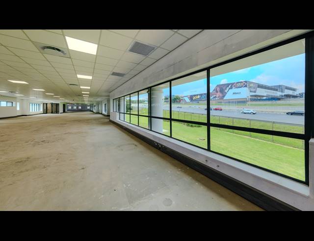 3,817M² OFFICE TO LET IN VORNA VALLEY